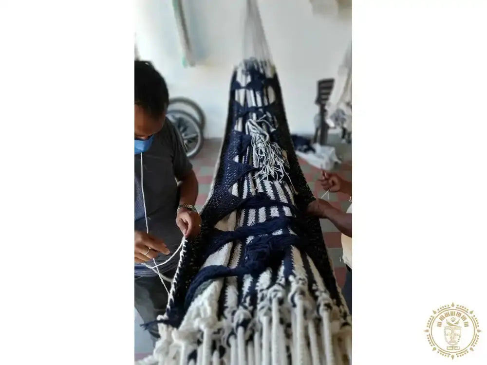 Hamac xl deluxe santa clara în albastru închis și alb, material textil rezistent cu margini franjurate les hamacs