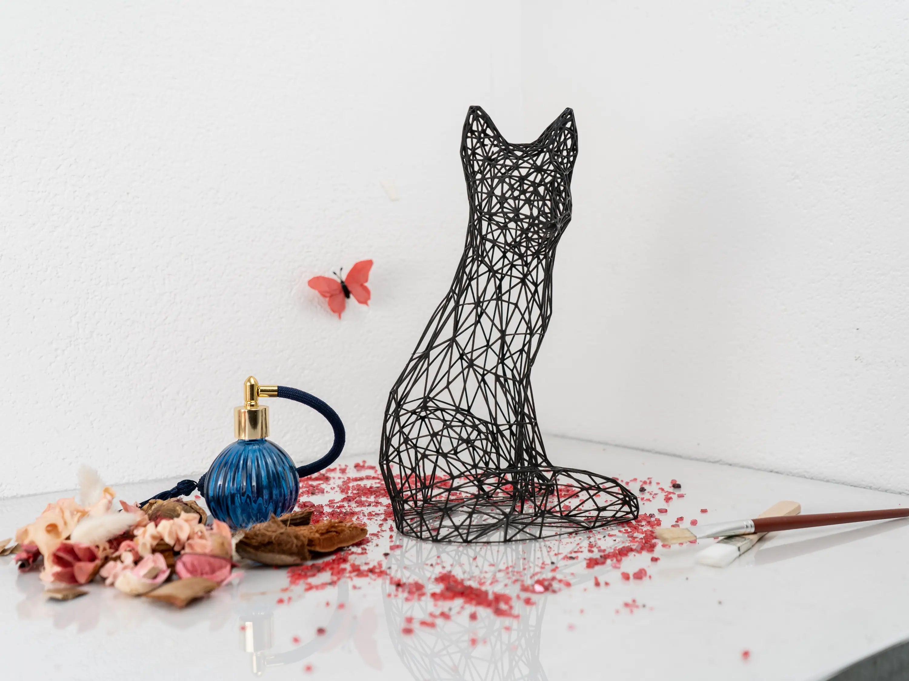 Modern fox sculpture negru din sârmă cu design geometric și mesh acest fox minimalist din metal