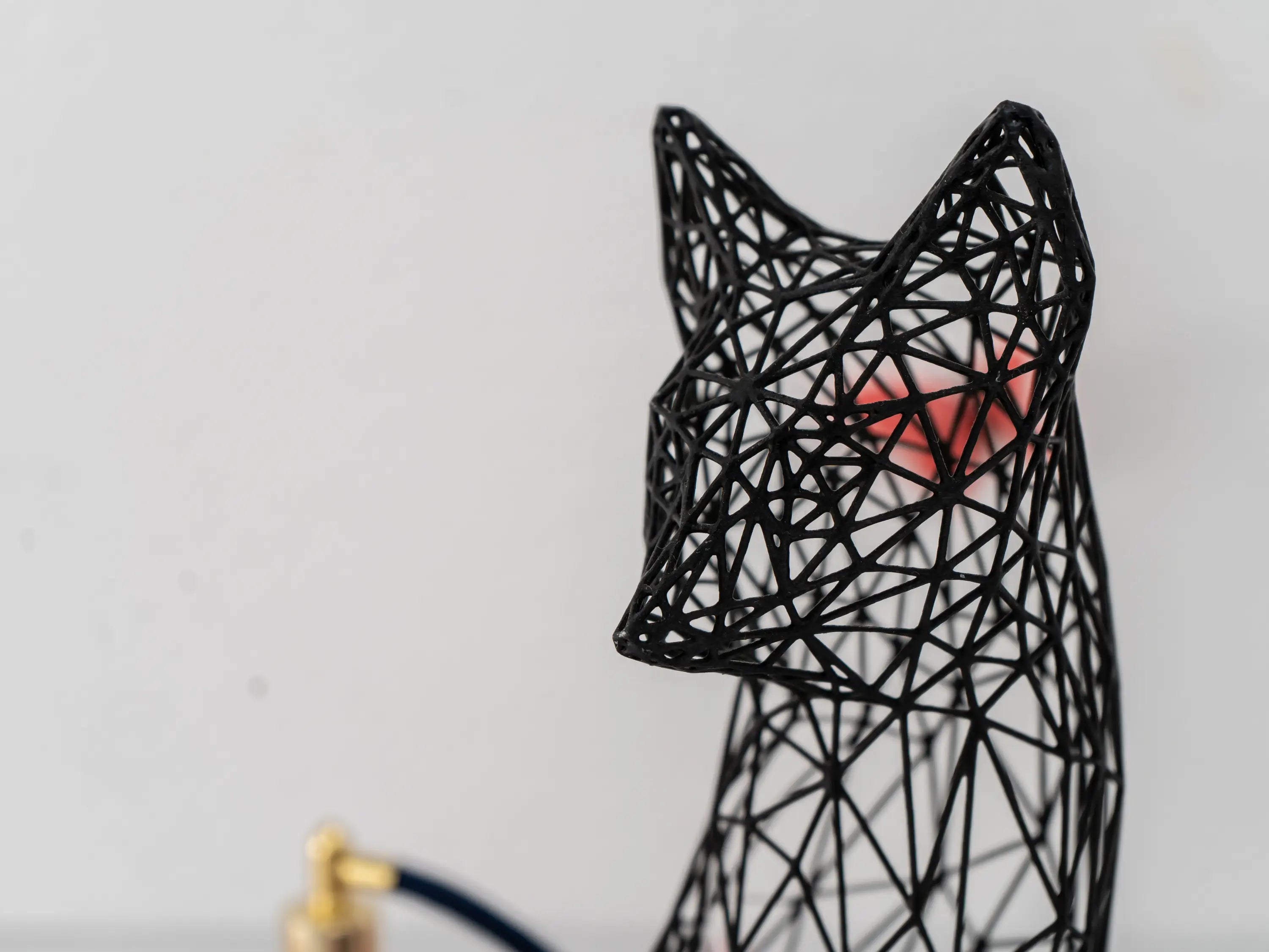 Modern fox sculpture negru din sârmă cu design geometric în mesh pentru decor contemporan