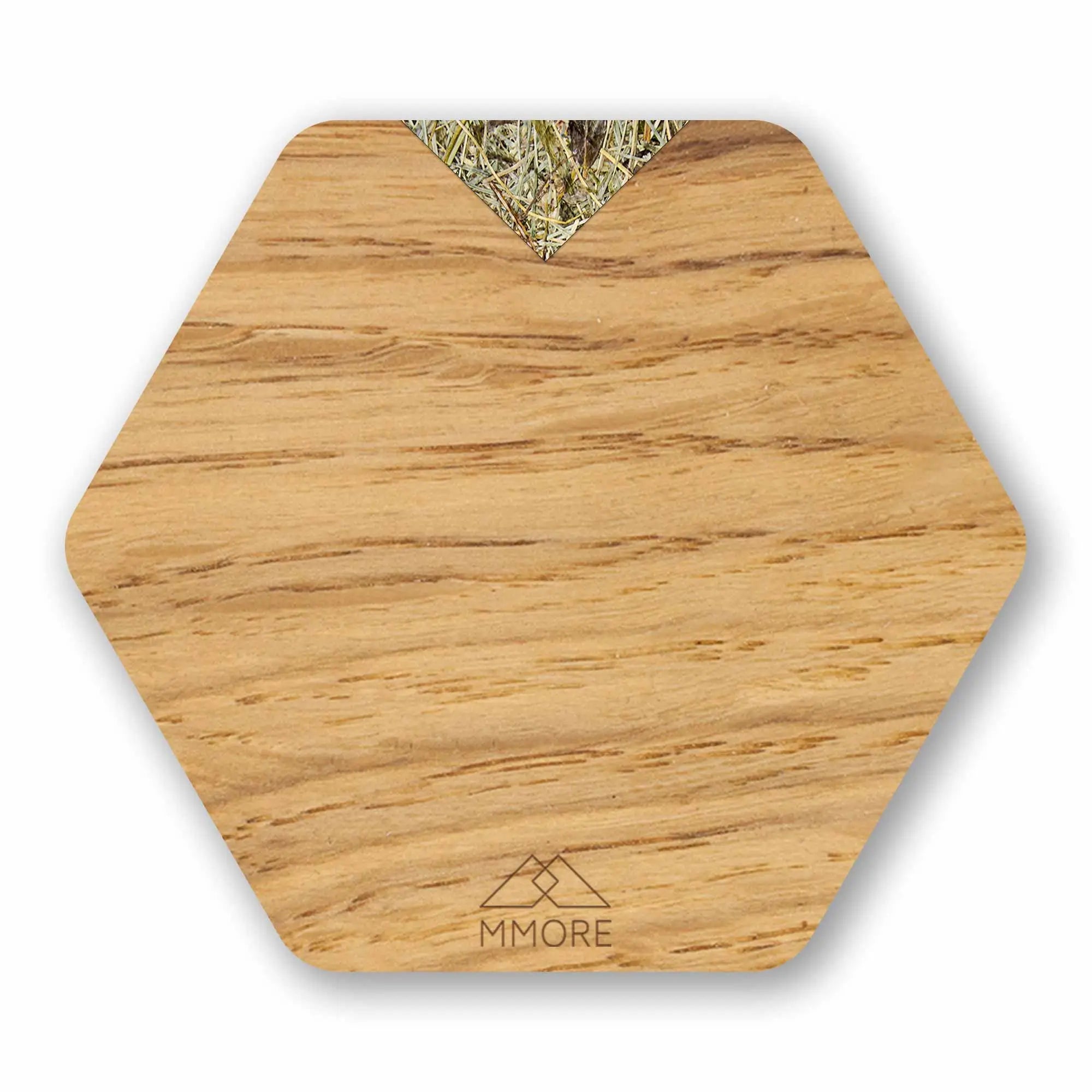 Set de 4 coasters din lemn de stejar cu gravura mmore si insertie triunghiulara de paie aurie in centru