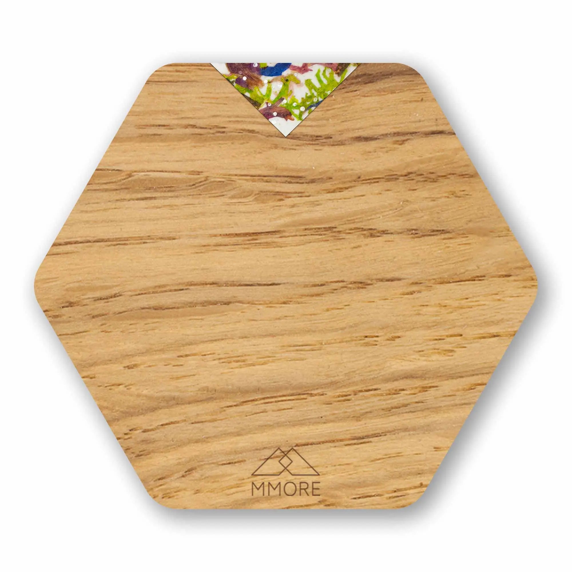 Set de 4 wooden coasters hexagonale din lemn de stejar cu model natural maro deschis si hartie colorata in colt