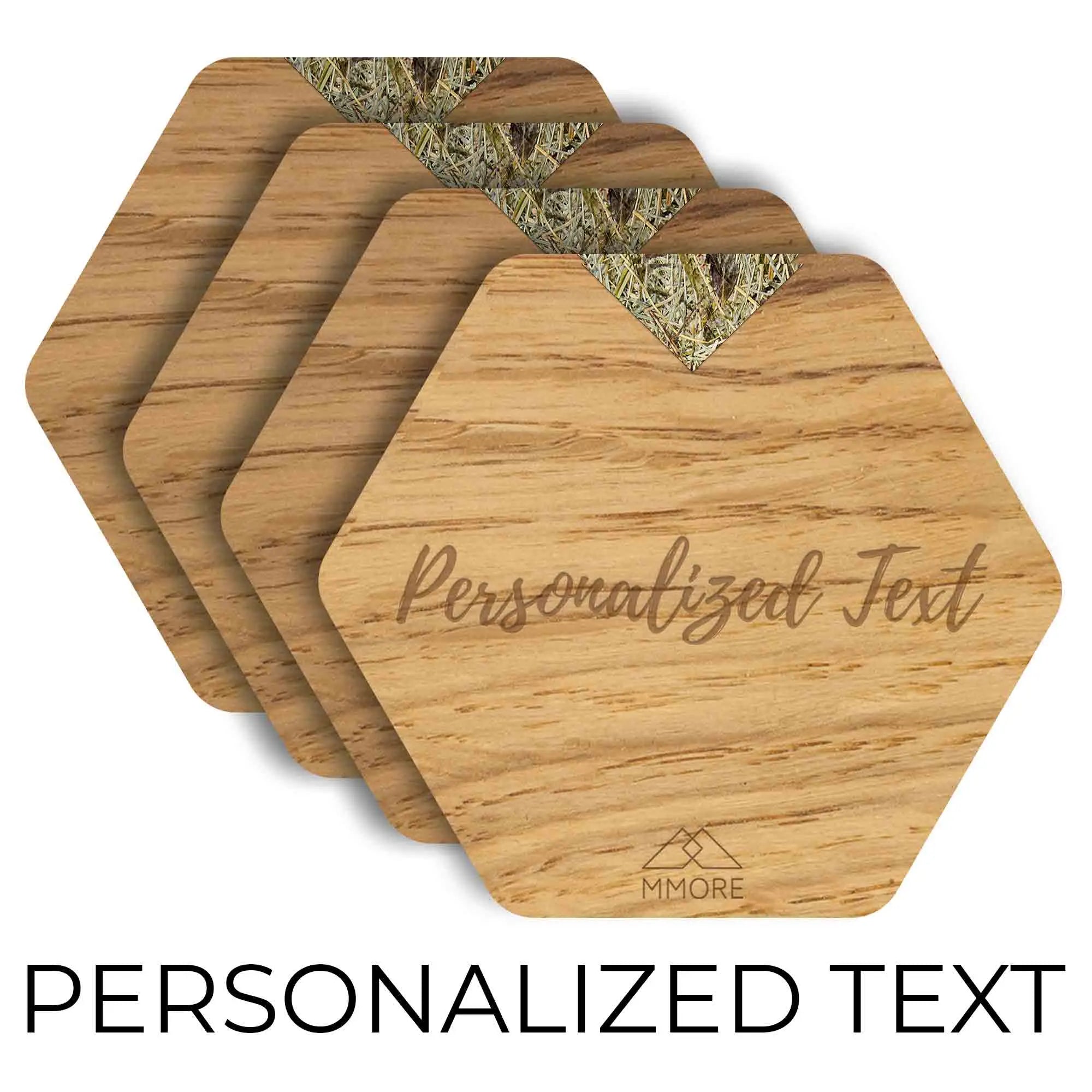 Set de 4 wooden coasters hexagonale din stejar cu finisaj natural si accent texturat din paie in centrul marginii